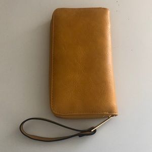 NWOT 3/4 Zippered Wallet